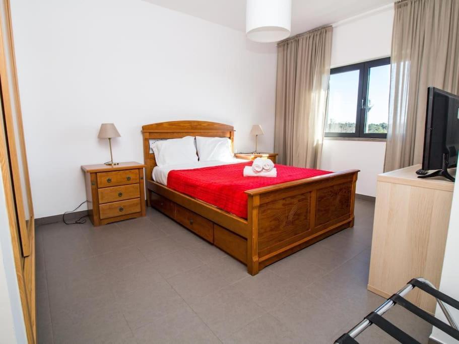 Lake Apartment - Pool And Sea View & Tennis Court & Bbq Pêra Exterior foto
